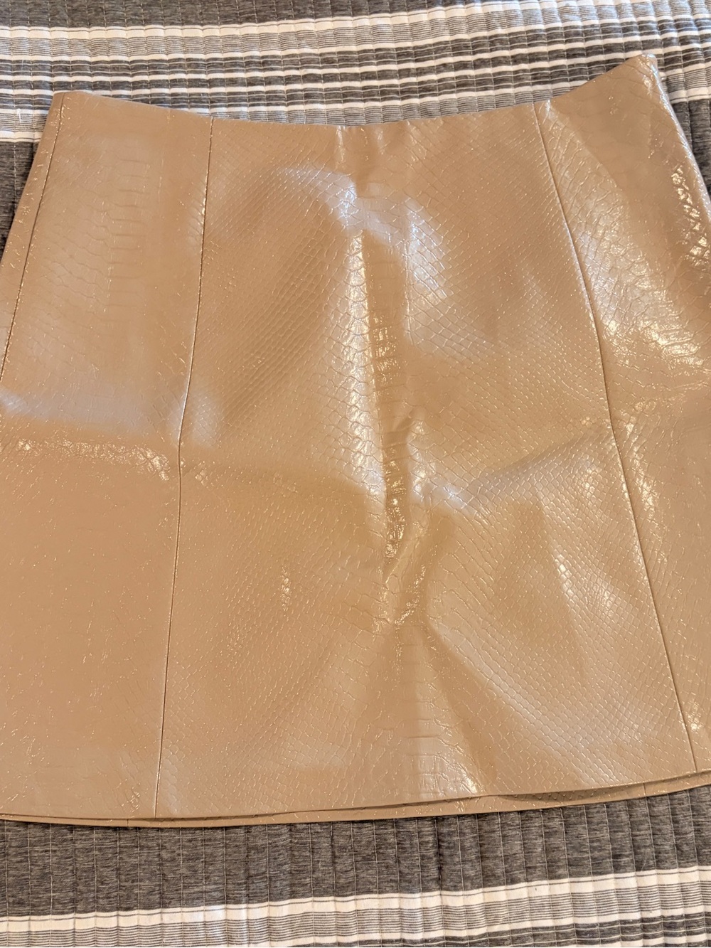Aritzia Babaton Women’s 10 Faux Leather Mini Skirt in Taupe